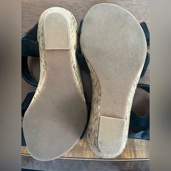 Vionic ANKA Black Suede Sandals with Silver Buckles EUC - Picture 7 of 9